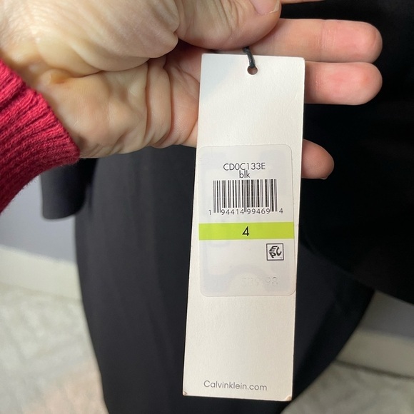 Calvin Klein NWT 3/4 Bell Sleeve Boat Neck Sheath Dress Black Women’s Size 4 - Picture 7 of 10